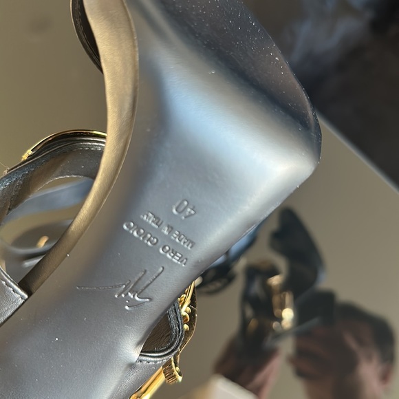 Giuseppe Zanotti buckled sandals NEVER WORN - Picture 4 of 8